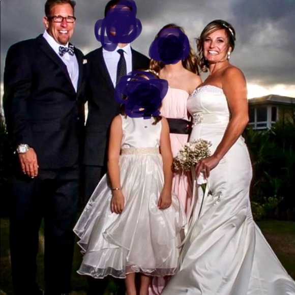 Beautiful off-white Communion/Flower Girl dress. - Picture 4 of 4